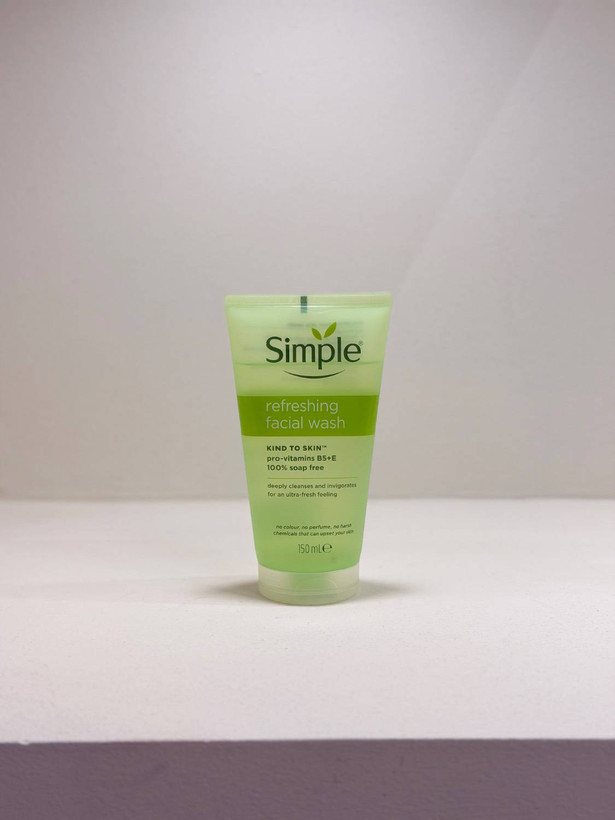 ژل شستشوی صورت سیمپل مدل Refreshing Facial Wash